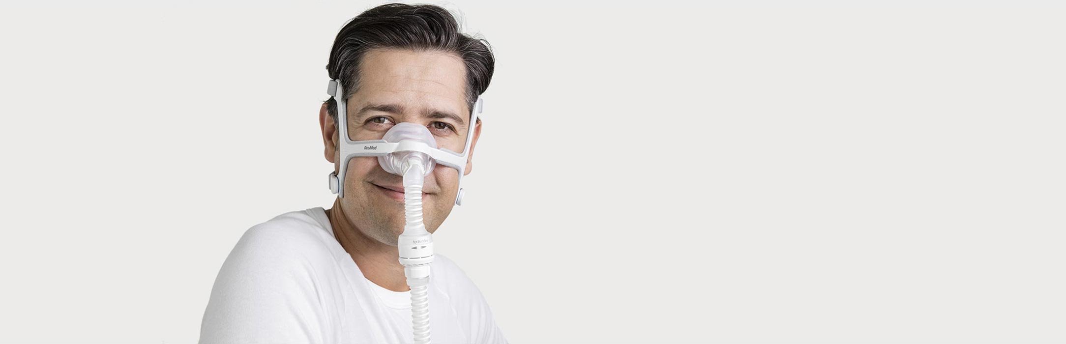 AirMini portable CPAP therapy device | ResMed